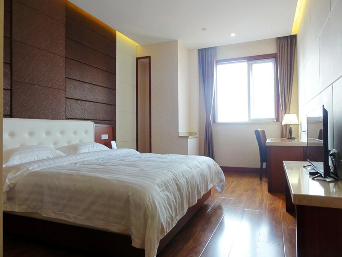 Hua Qi Kaiserdom Hotel Zhongshan Road St Michael'S Cathedral And Zhanqiao Pier ชิงเต่า ภายนอก รูปภาพ