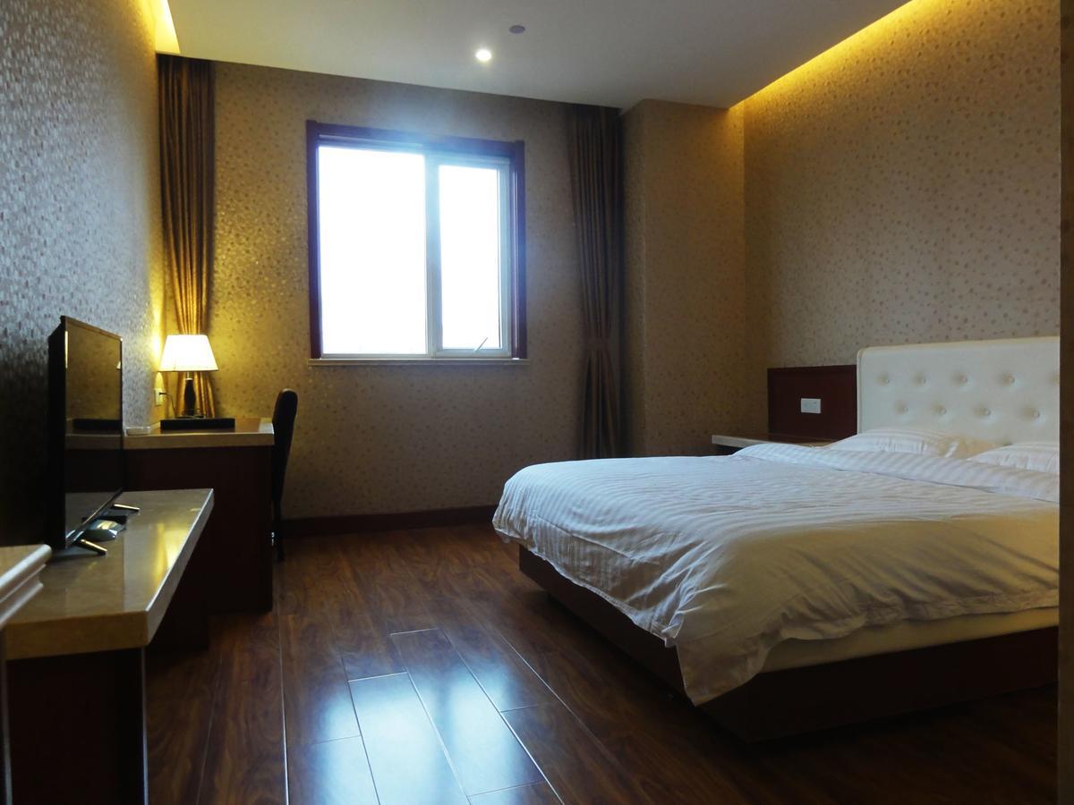 Hua Qi Kaiserdom Hotel Zhongshan Road St Michael'S Cathedral And Zhanqiao Pier ชิงเต่า ภายนอก รูปภาพ